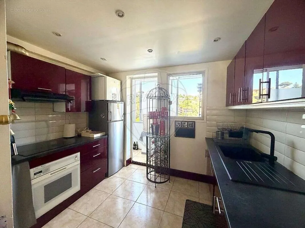 Cucina - Traversant 2-Bed Apartment with Balcony in Nice West