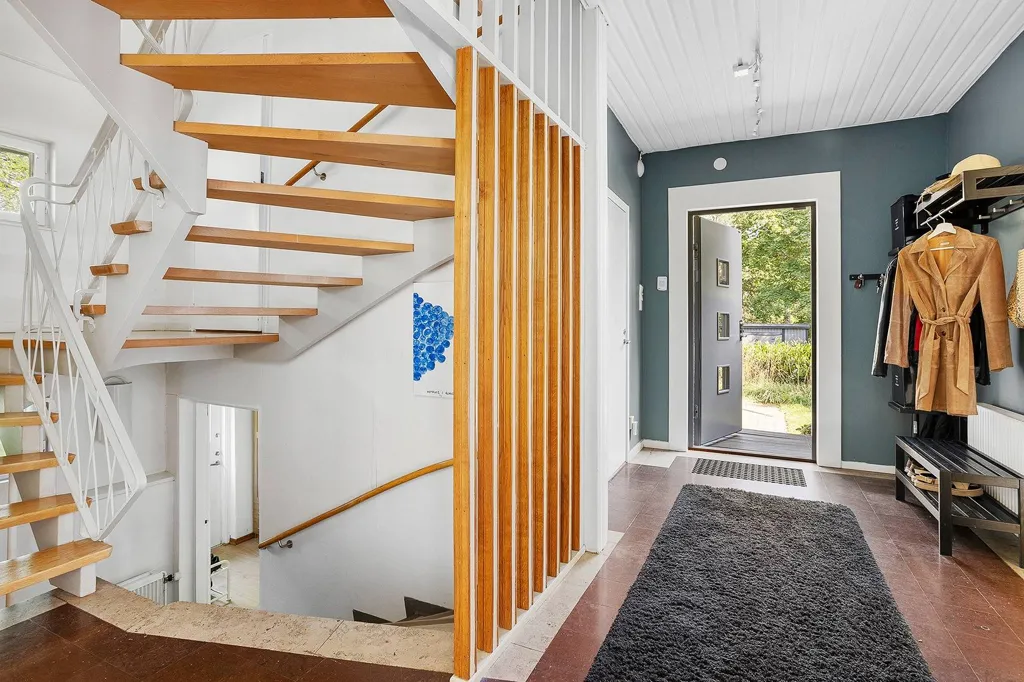 Entrée - Classic Villa with Parkett Floors in Kalmar