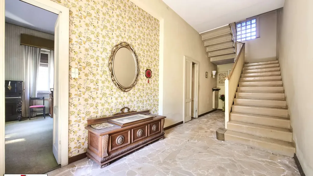 Entrée - Bifurcated Villa with Garden in Villa Guardia