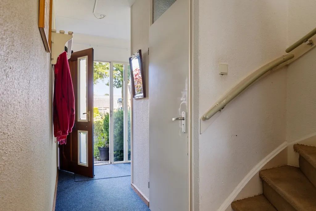 Hallway - Spacious Semi-detached House with Garden in Ie