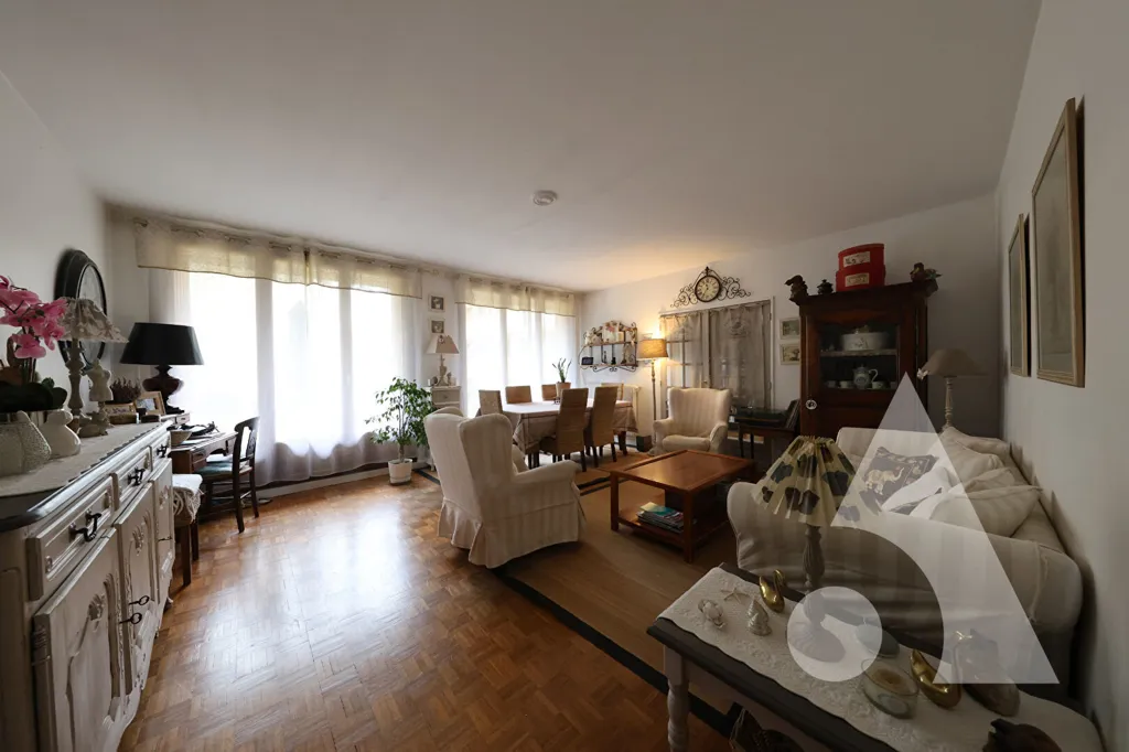 Living Room - Spacious Flat with Balcony in Evry Village