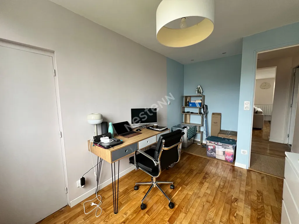 Bureau - Appartement 3 Pièces avec Vue Ouest à Rennes