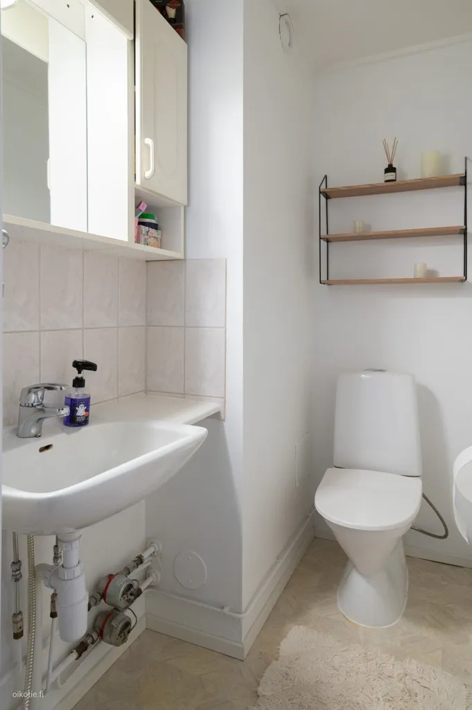 Salles de bain - Three-Room Flat with South-Facing Terrace in Oulu