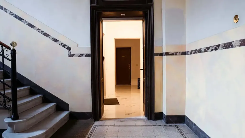Esik - Modern Studio with Design Elements in Milan