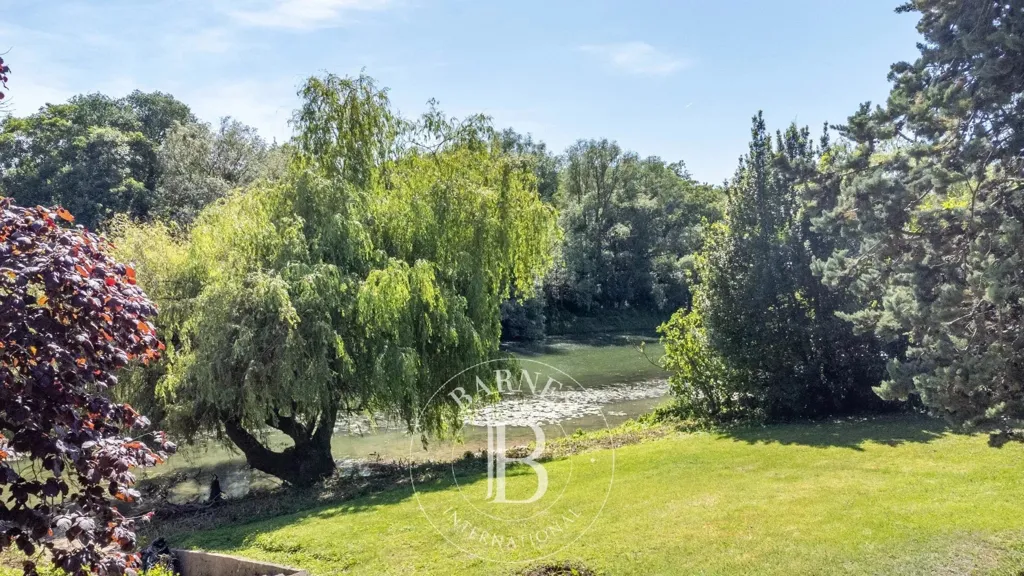 Aed - Contemporary House by Le Corbusier on Seine, Poissy