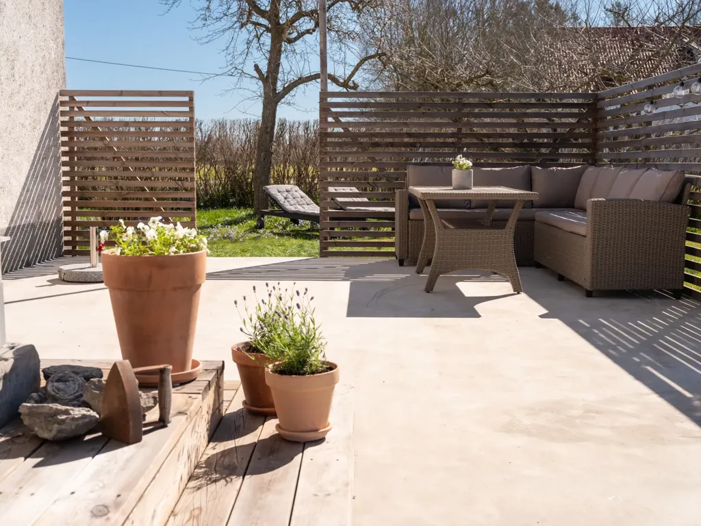 Terrasse - Villa with Garden in När, Gotland