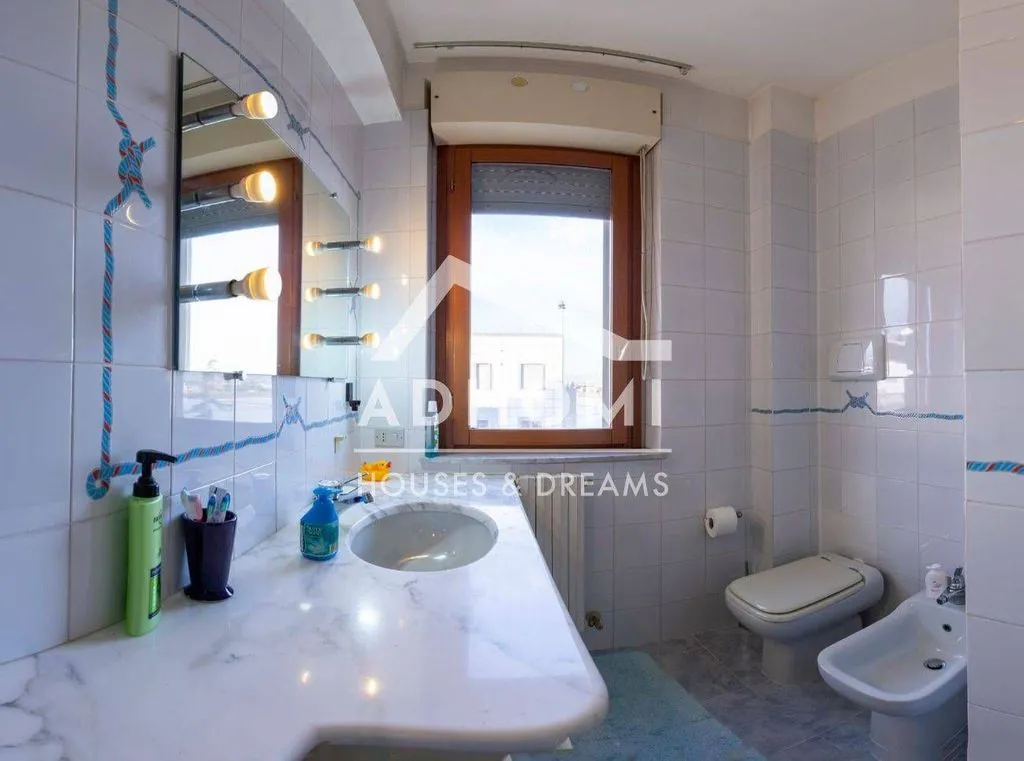 Salles de bain - Penthouse with Sea View in Cagliari