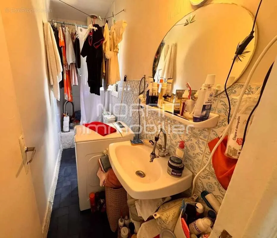 Salles de bain - Studio avec Exposition Nord/Sud près de la Place Libération
