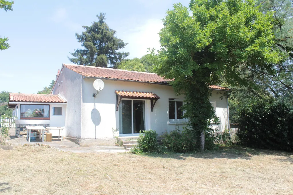 Extérieur - Maison de Plain-Pied avec Jardin à Saint-Simon-de-Bordes