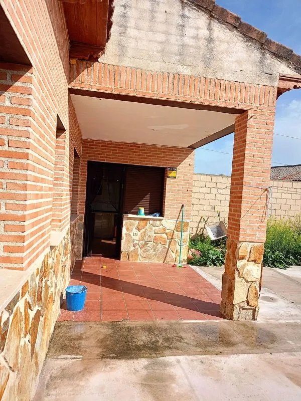 Terrasse - 3-Bedroom Chalet with Pool in Alcabón