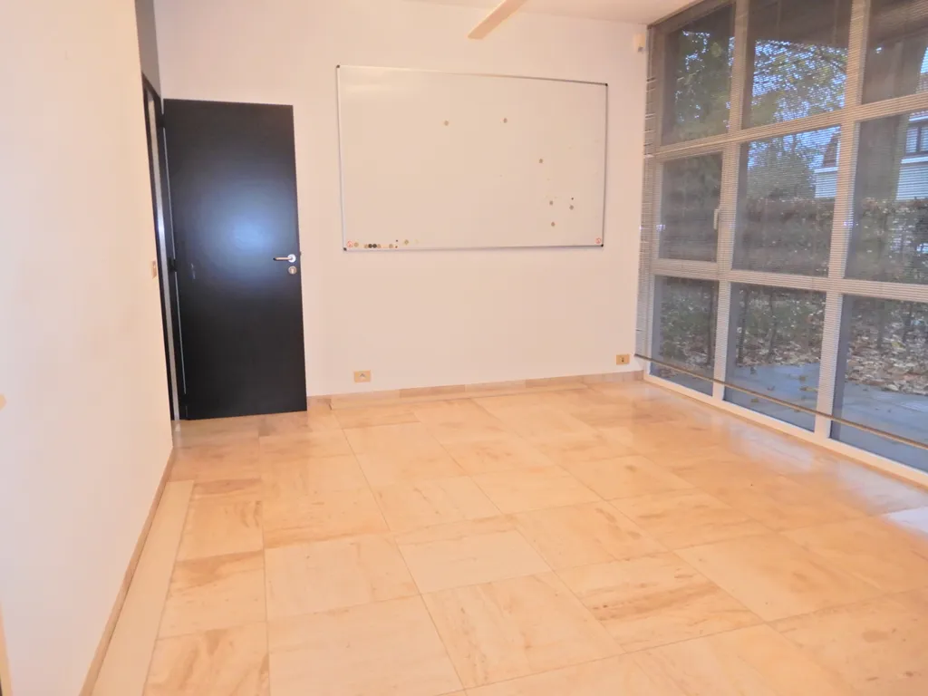Pièces - Espace de Bureau Lumineux à Meulebeke