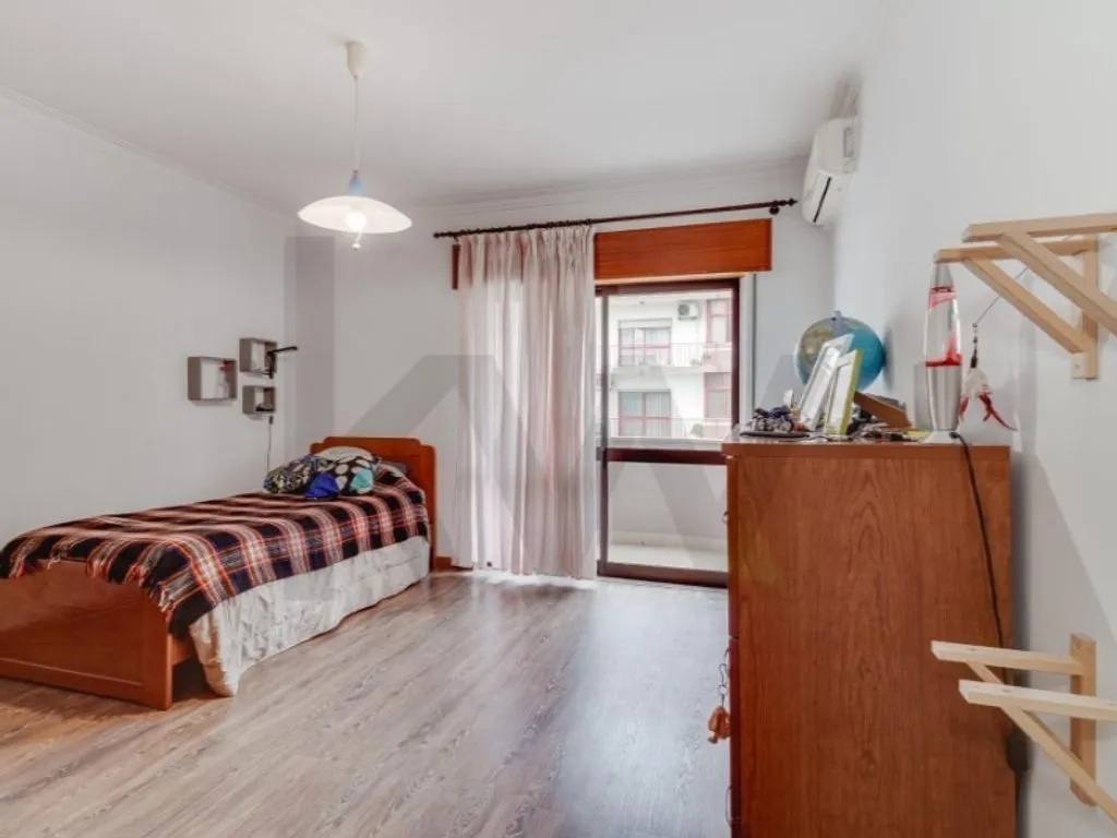 Magamistoad - Luxury Apartment with Multiple Balconies in Alverca