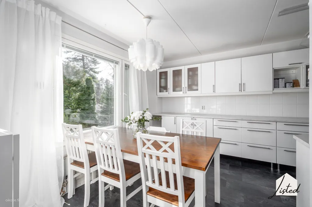 Söögituba - Terraced House with Sauna in Niipperi, Espoo