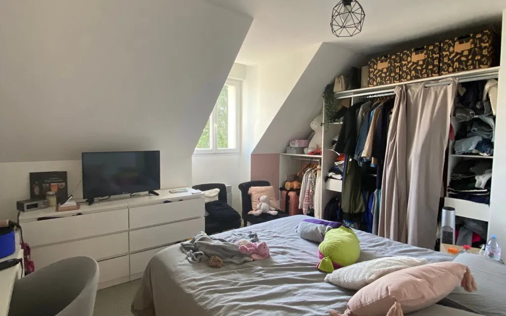 Bedrooms - 5-Piece House with Garden in Luynes