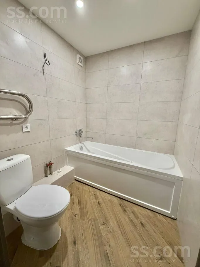 Vannitoad - Spacious 3-Bedroom Flat in Pļavnieki, Riga