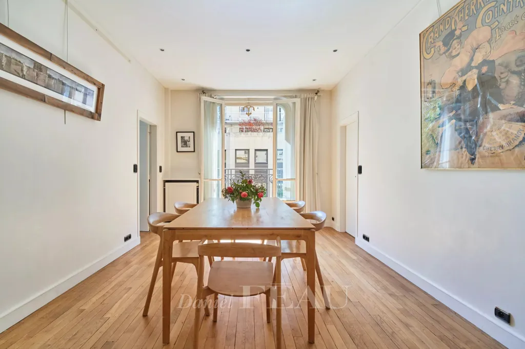 Dining Room - Luxury Corner Apartment with View in Paris 7th