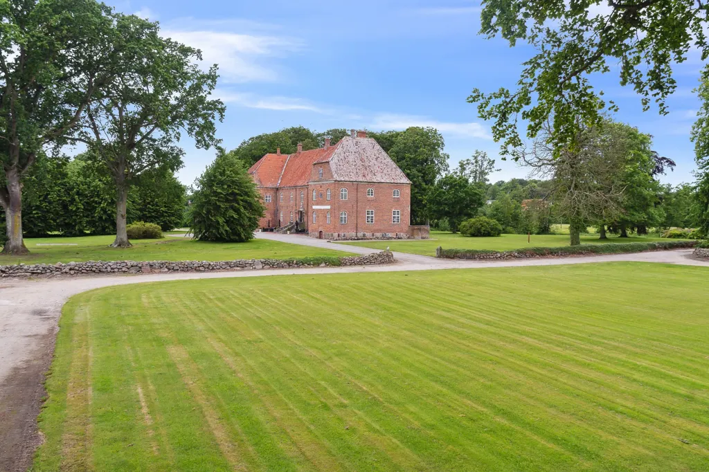 Jardin - Medieval Manor with Forest View in Djursland