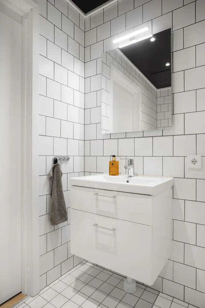 Salles de bain - Two-Bedroom Flat with Balcony in Central Knivsta