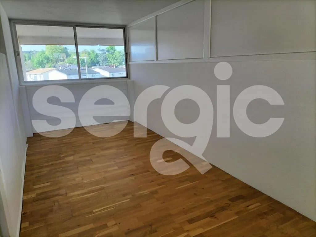 Toad - 4-Bedroom Flat with Balcony in Gradignan