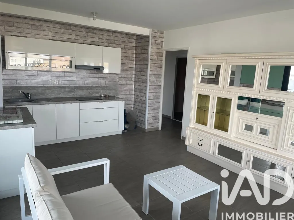 Kitchen - Modern Apartment with Terraces in Sète
