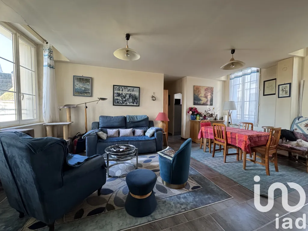 Living Room - Bright Apartment with Parking in Château-Thierry