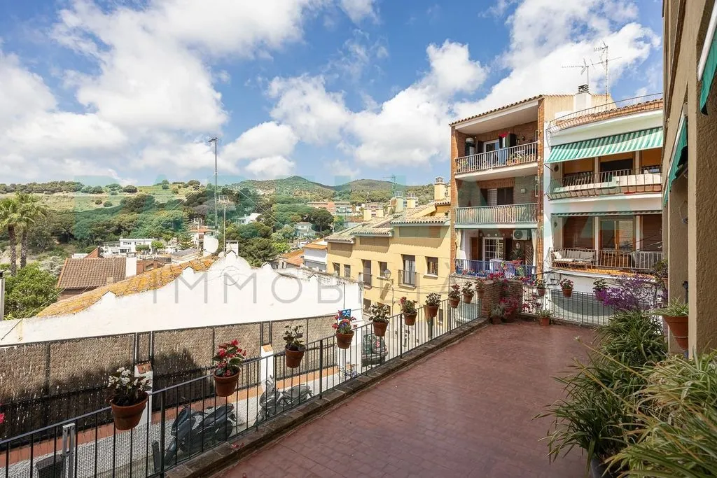 Terrazza - Luxury Flat with Terrace in Tiana, Catalonia