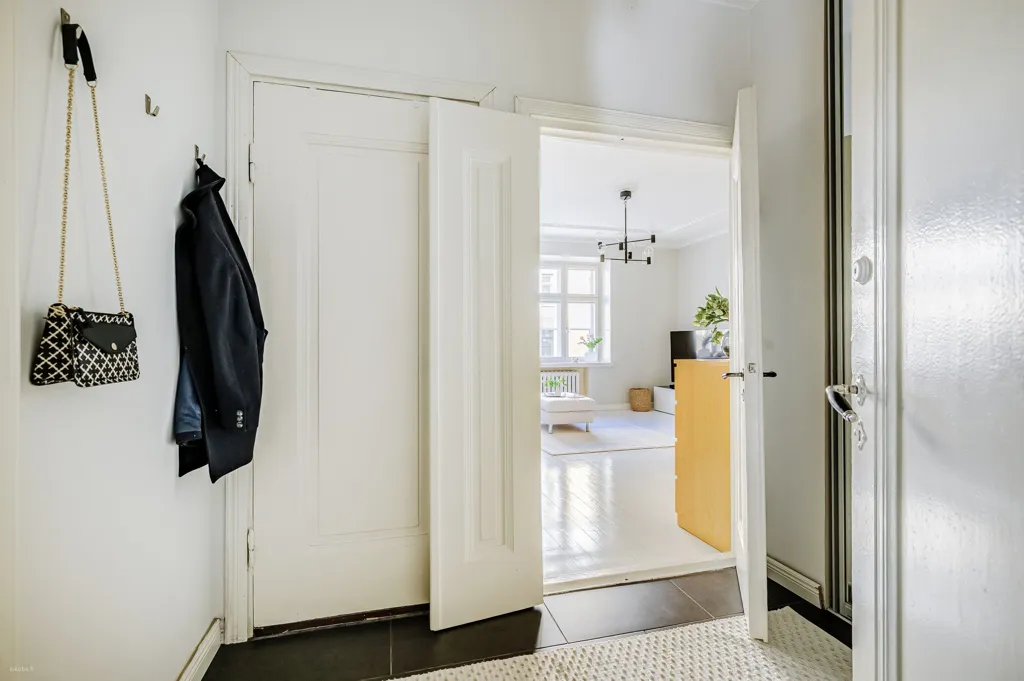 Entrée - Bright Apartment with High Ceilings in Etu-Töölö