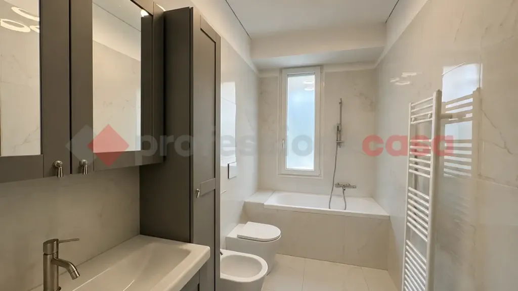 Bathrooms - Semi-detached Villa with Central Location in Opera