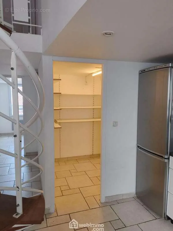 Köök - Duplex with Rare Volumes in Sète Centre