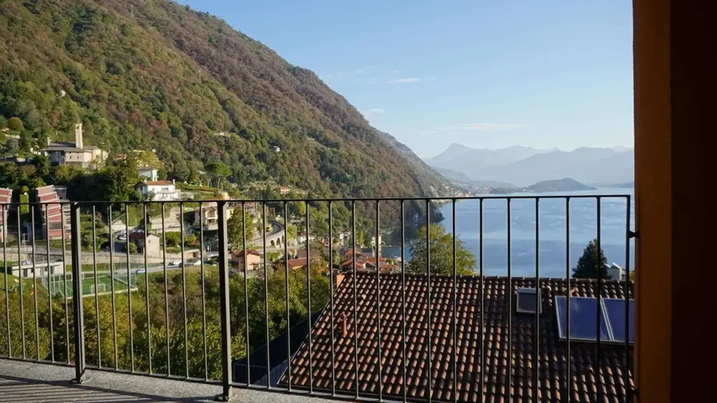 Rõdu - Apartment with Lake View in Argegno