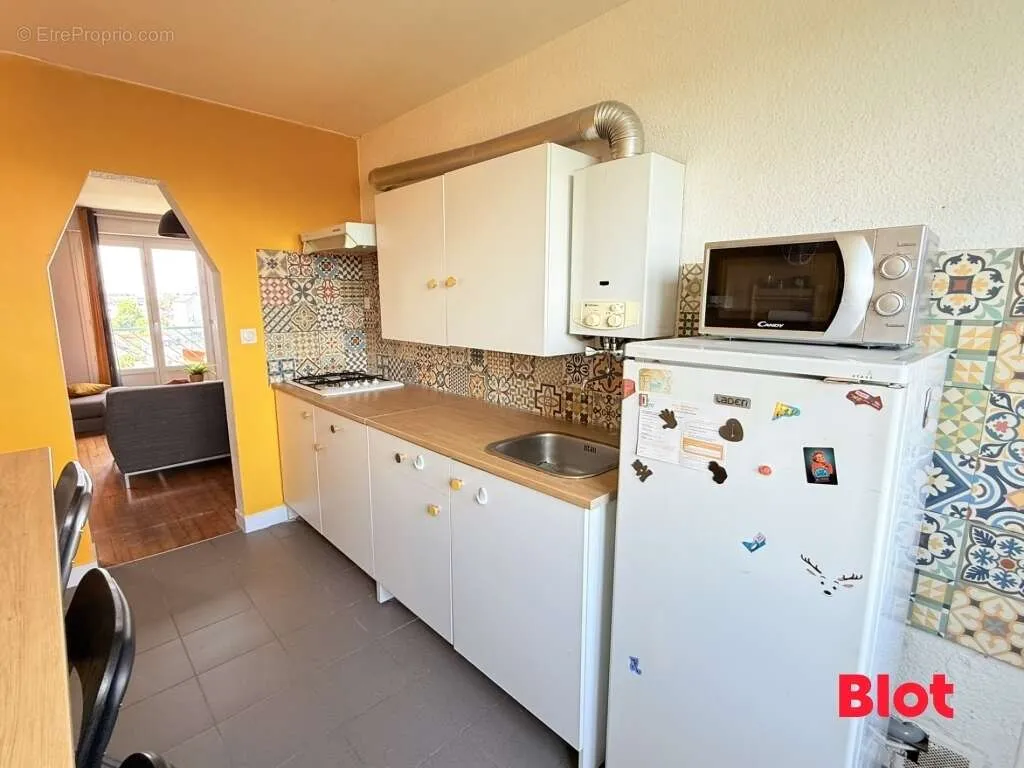 Cucina - T4 Apartment with East/West Orientation in Rennes