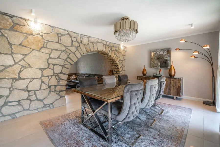 Salle à manger - Villa Rénovée avec Vue sur la Nature à Hellange