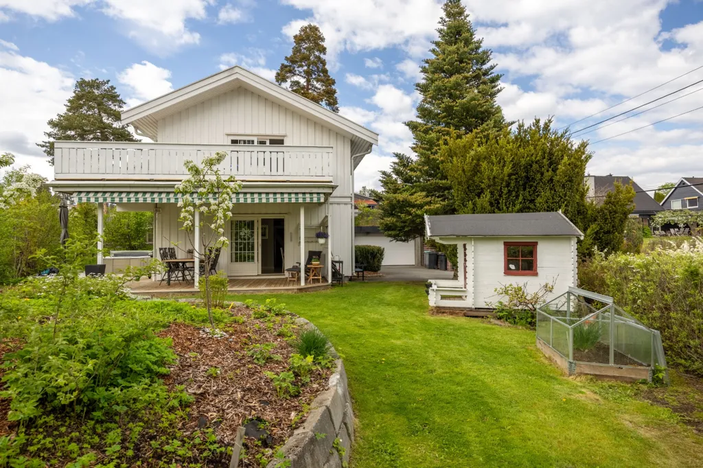 Jardin - Sunny Detached House with Terrace in Nadderud