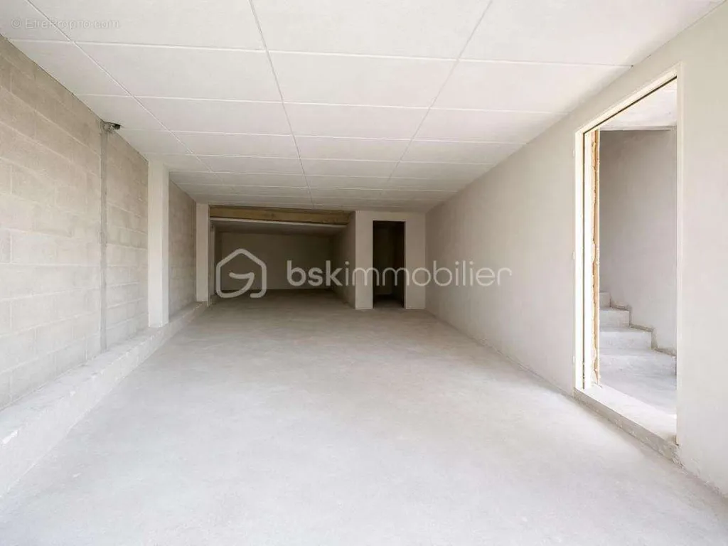 Garaaž - New Villa with Pool in Bassan