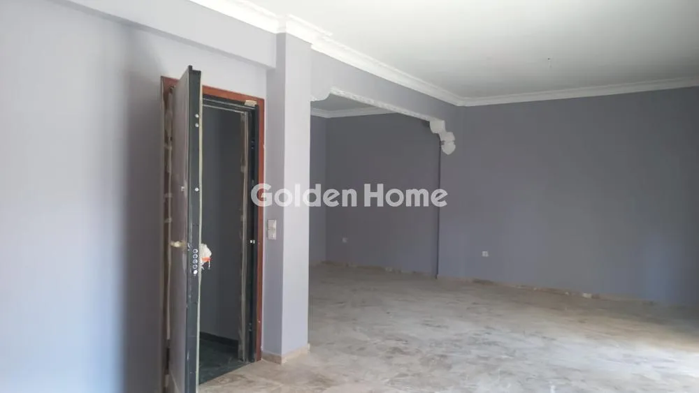 Esik - Bright Apartment with Mountain View in Petroupoli Centre