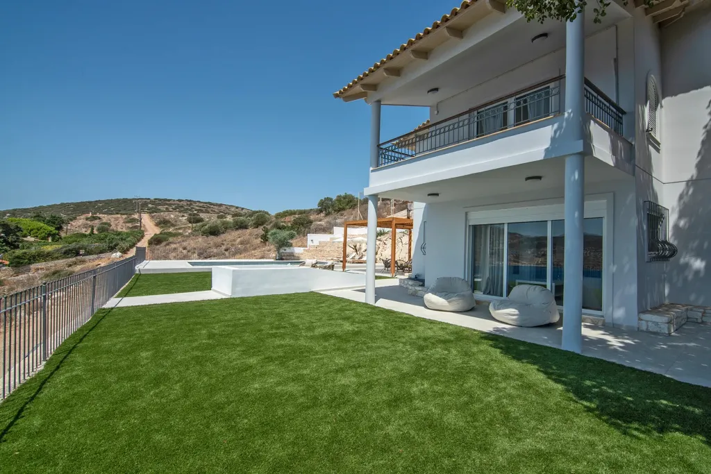 Jardin - Villa with Sea View in Daskaleio, Attica