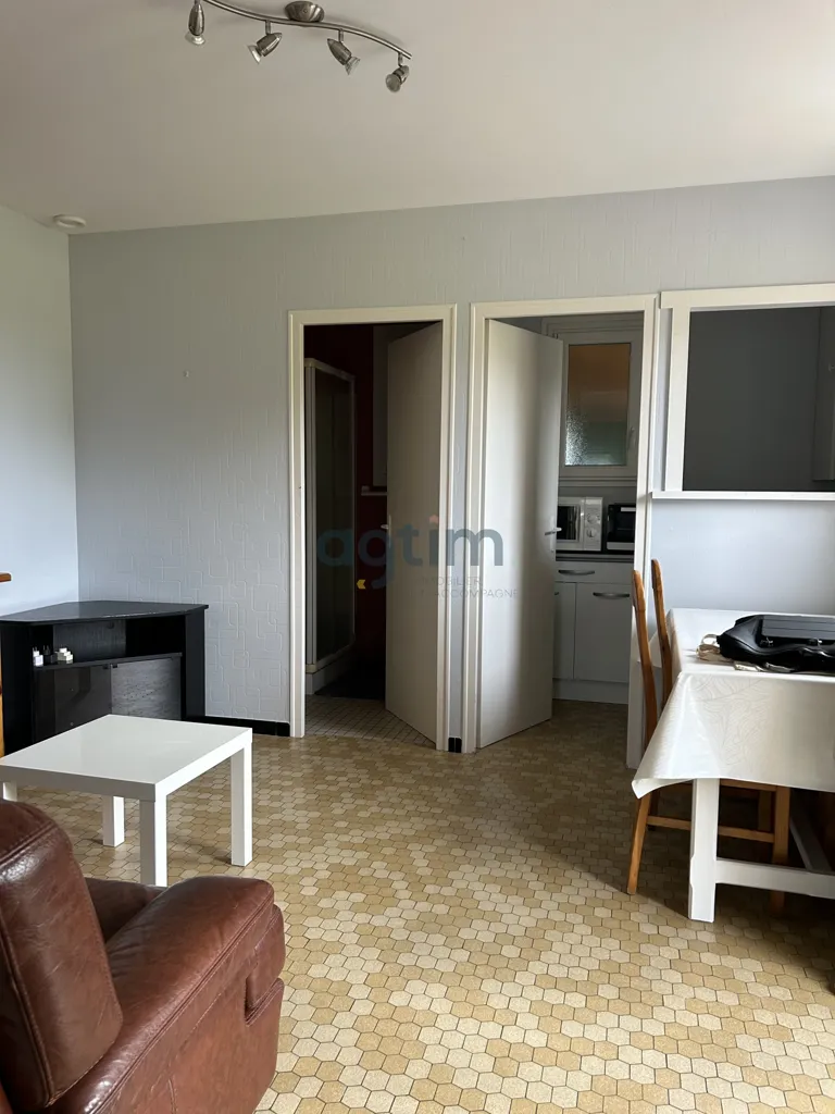 Soggiorno - Meubled 2-Bedroom Flat with Parking in La Guyonnière