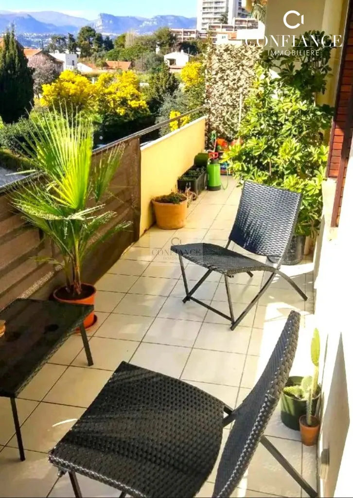 Terrass - 2-Bedroom Apartment with Terrace in Nice West