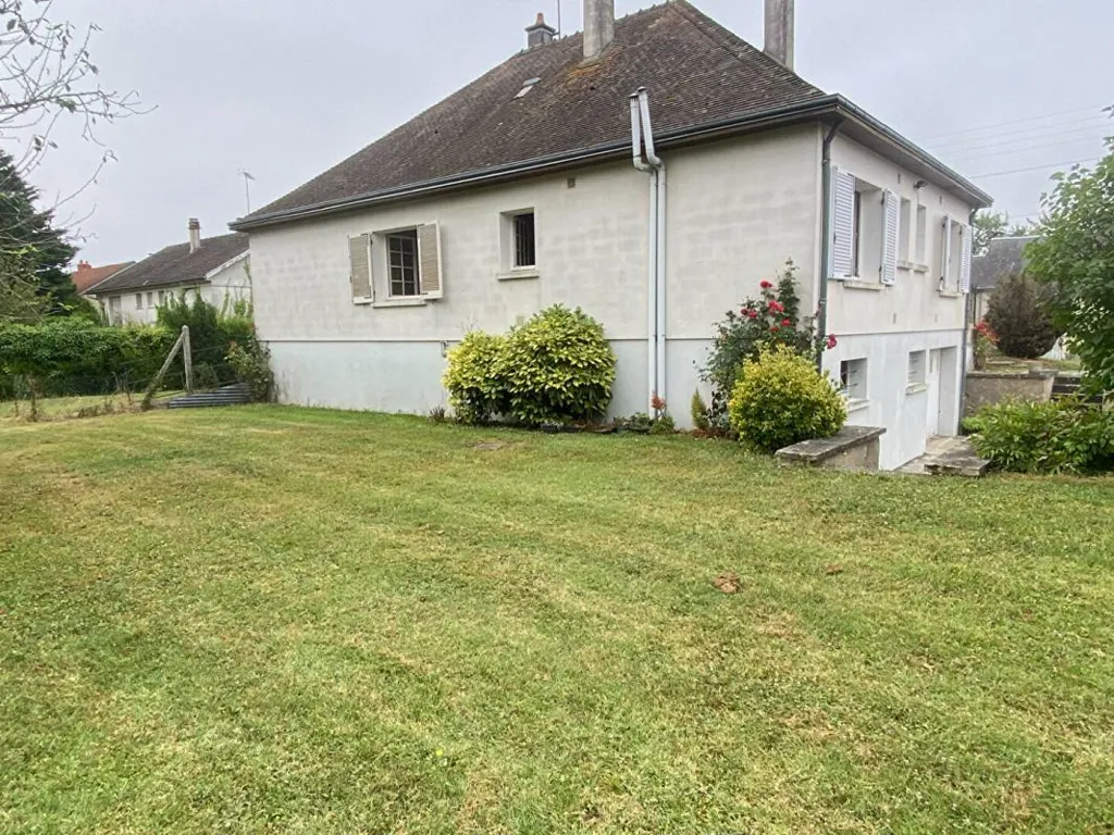 Aed - 1970s Pavilion with Large Garden in Brenne