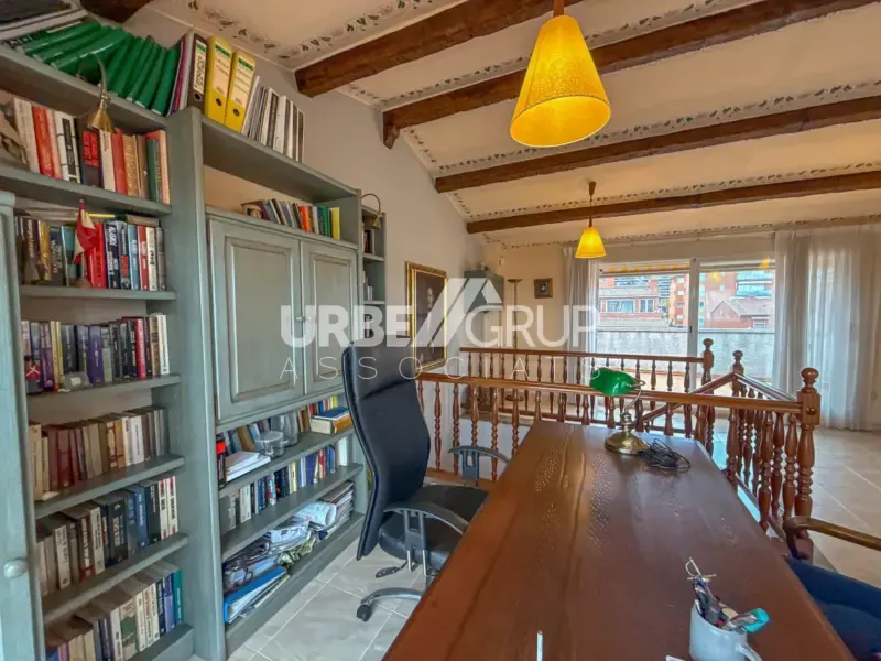 Kabinet - Detached Corner House with Multiple Terraces in Martorell