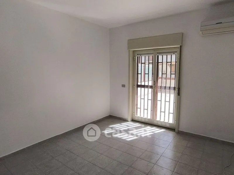 Pièces - Three-Bedroom Apartment with Balcony in Messina