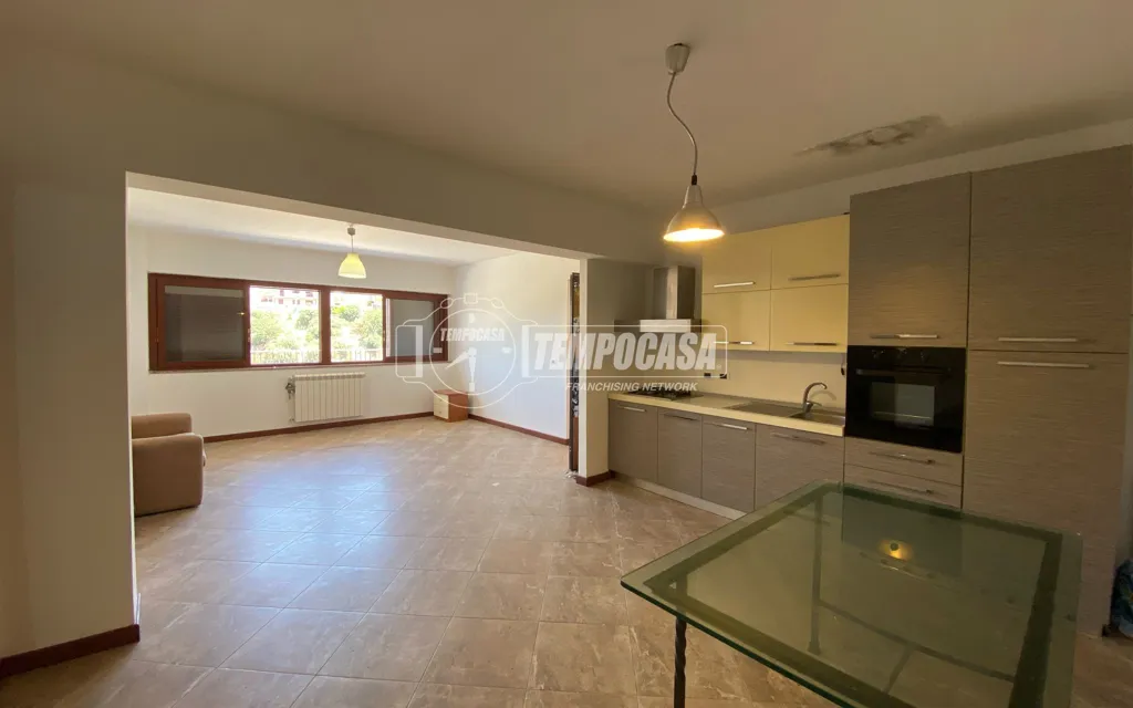 Cuisine - Ground Floor Apartment with Private Parking in Messina