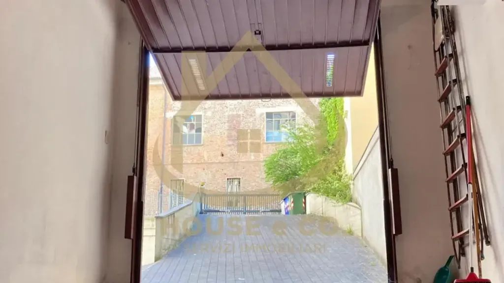 Esik - Central Quadrilocale with Balcony in Vigevano