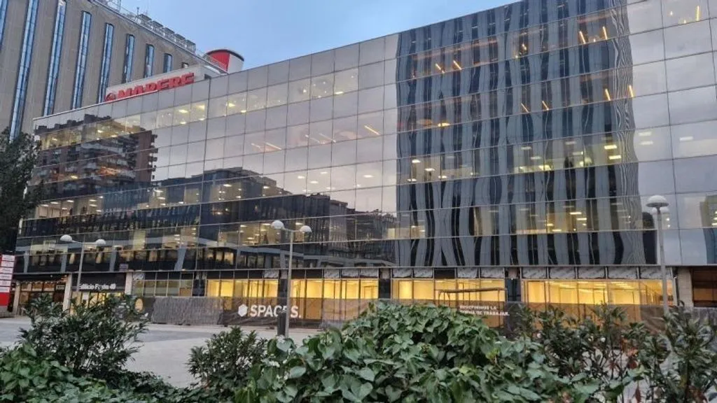 Välivaade - Luxury Office with Amenities in Madrid