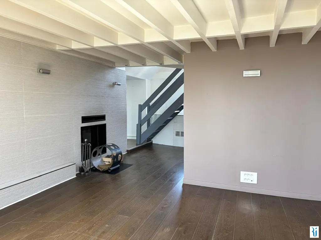 Living Room - Charming Flat with Parking in Rouen Centre