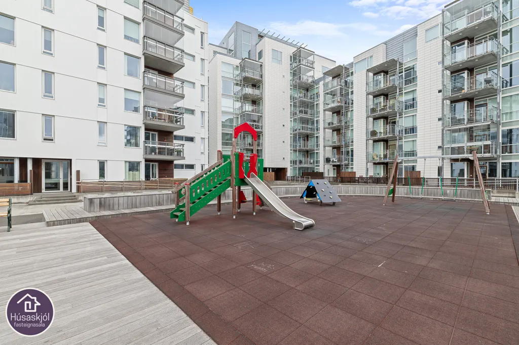 Garden - Apartment with Balcony in Reykjavik