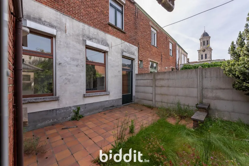 Jardin - Maison à Rénover avec Garage au Centre de Lokeren