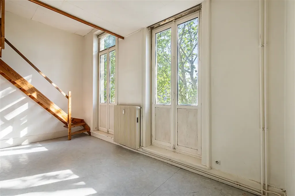 Pièces - Studio Lumineux avec Mezzanine à Lille République