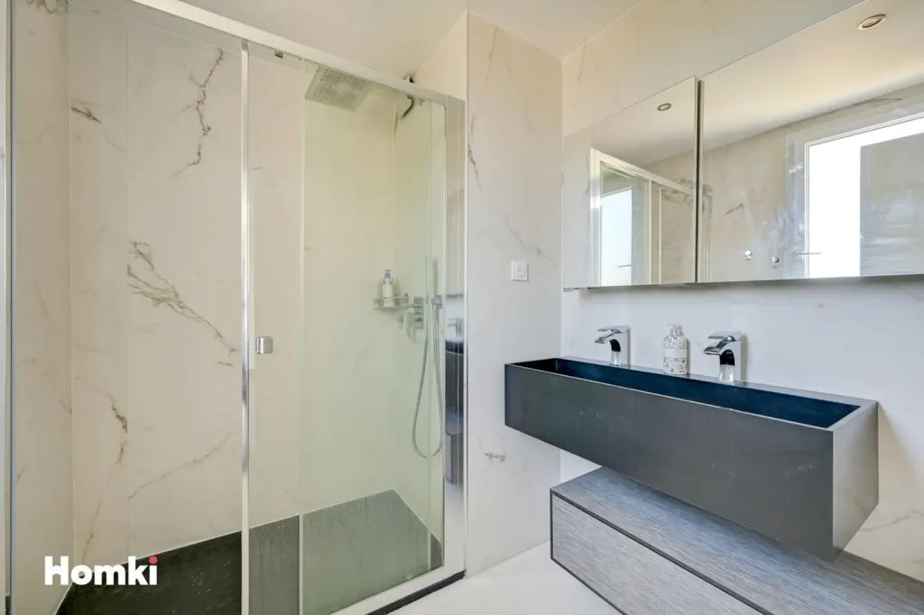Salles de bain - Appartement T4 Traversant avec Terrasse à Marseille