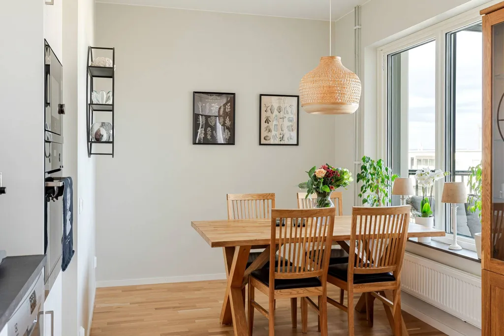 Söögituba - Apartment with Large Balcony in Östermalm